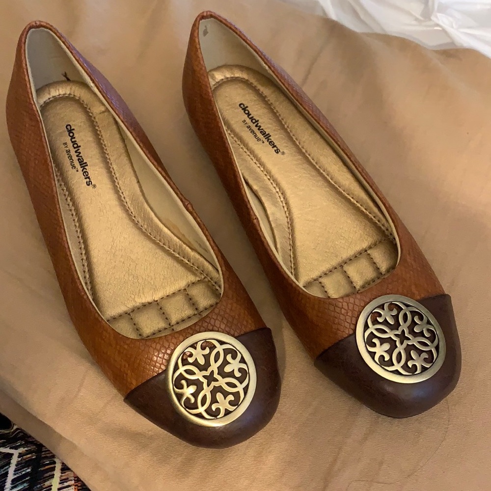 NEW. CLOUDWALKER.  BY.  AVENUE